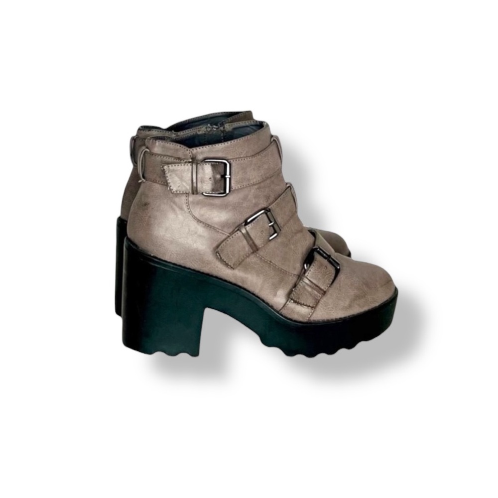 🚨𝐂𝐋𝐄𝐀𝐑𝐎𝐔𝐓 𝐒𝐀𝐋𝐄🚨🩶𝐍𝐖𝐓 𝐁𝐎𝐎𝐇𝐎𝐎 Grey Biker boots